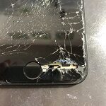【穴発見】大破損しているiPhoneを早めに修理した方がいい理由とは。