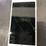iPhone8の画面修理!!!